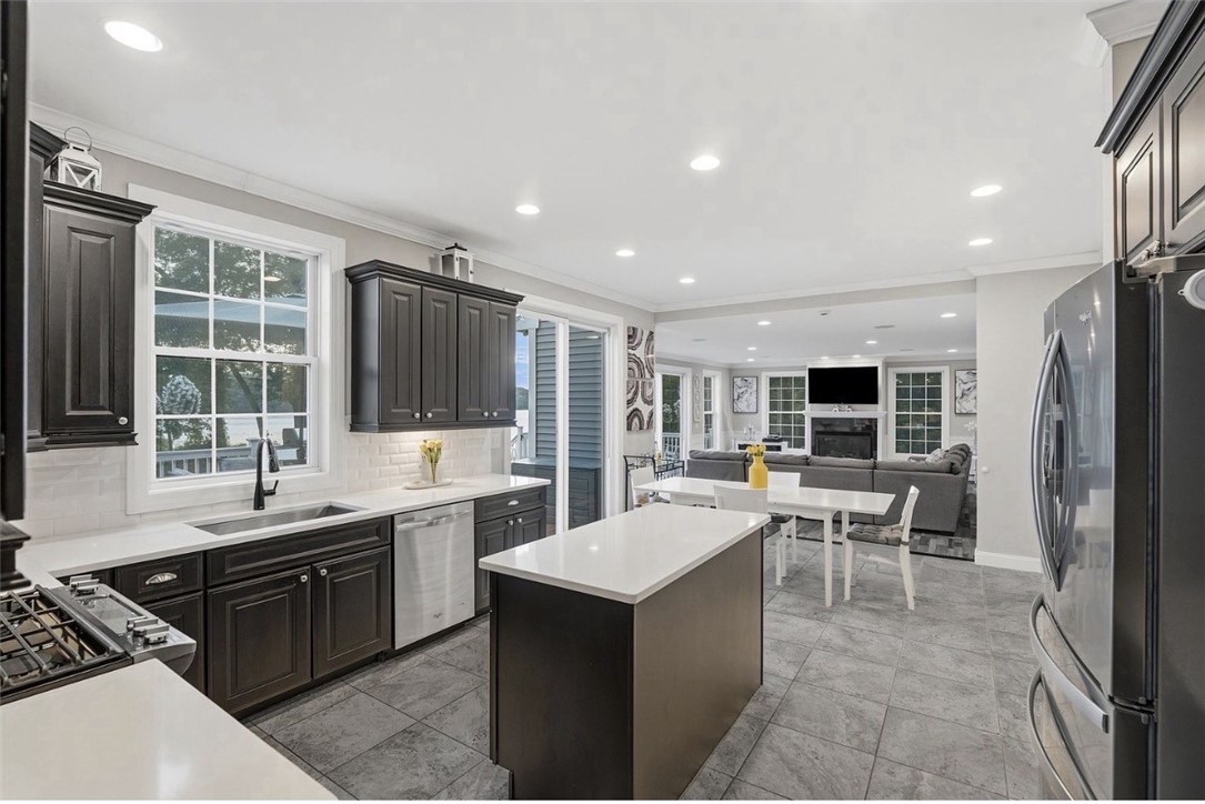 12 Woodlake Drive