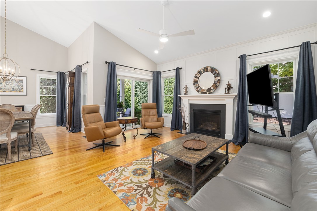 15 West Glen Lane