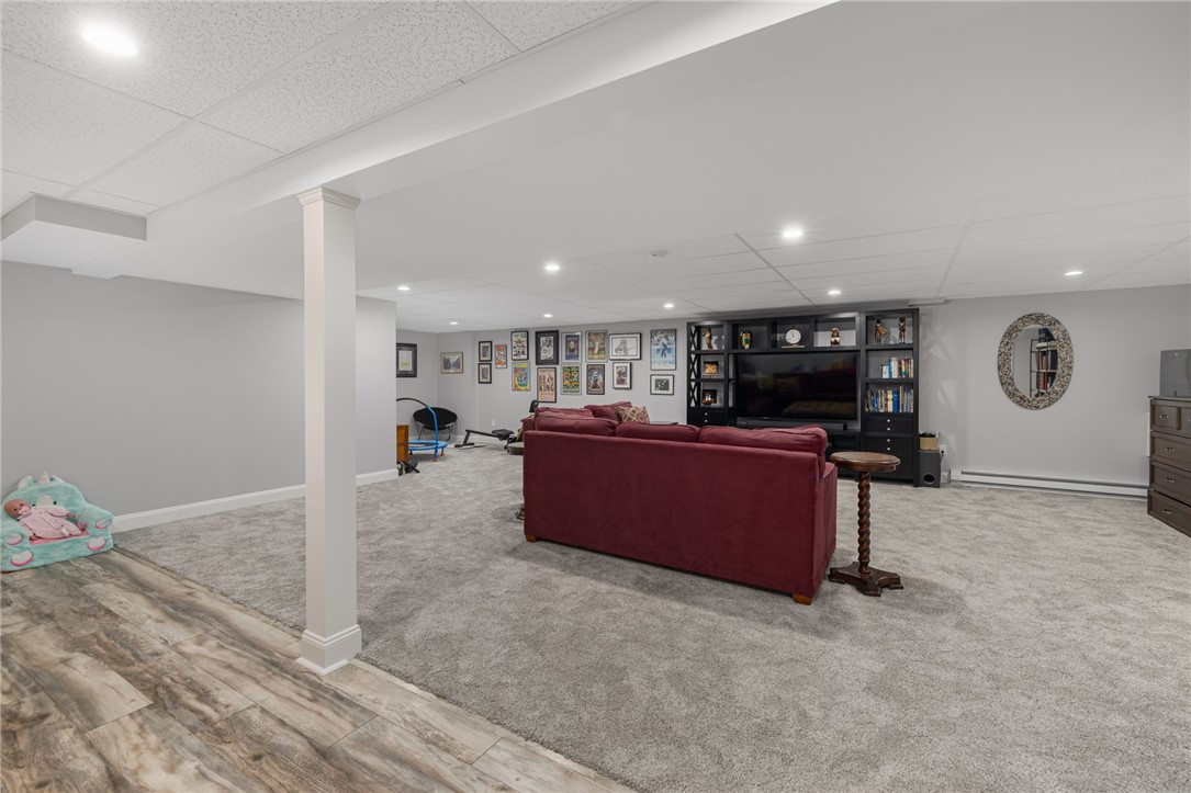 15 West Glen Lane