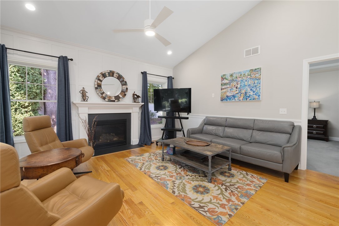 15 West Glen Lane