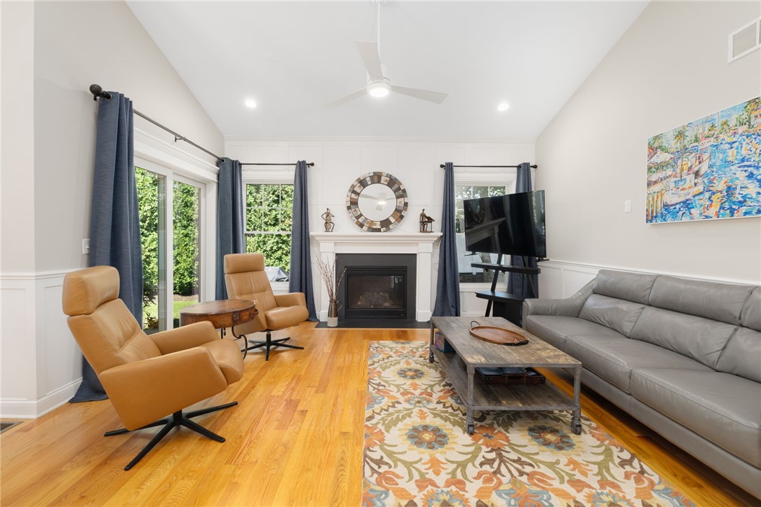 15 West Glen Lane