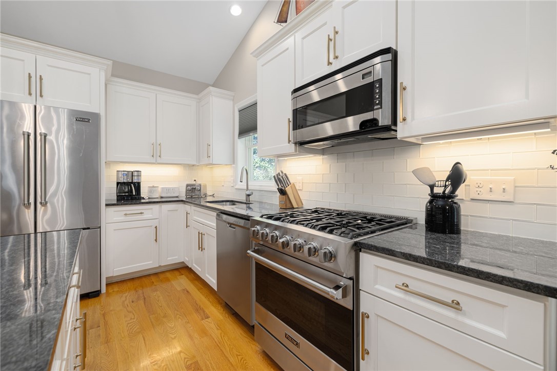 15 West Glen Lane