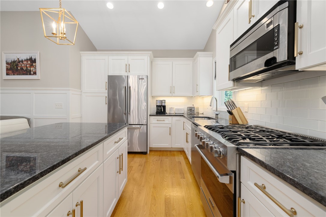 15 West Glen Lane