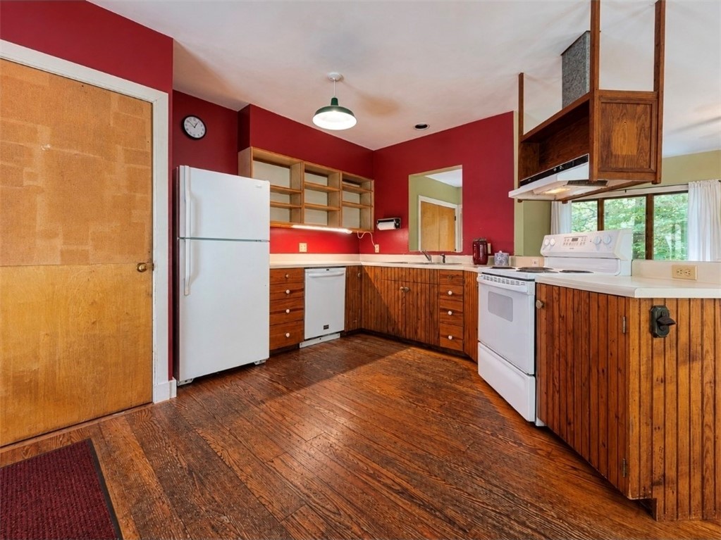 77 Indian Cedar Drive
