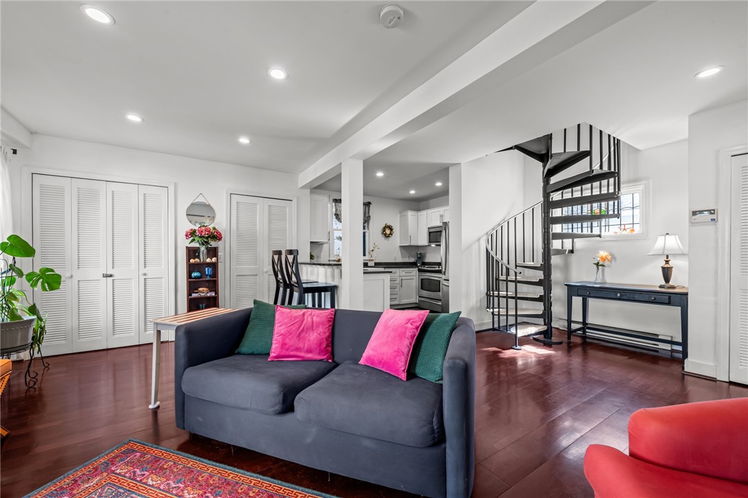 2 Lasalle Place