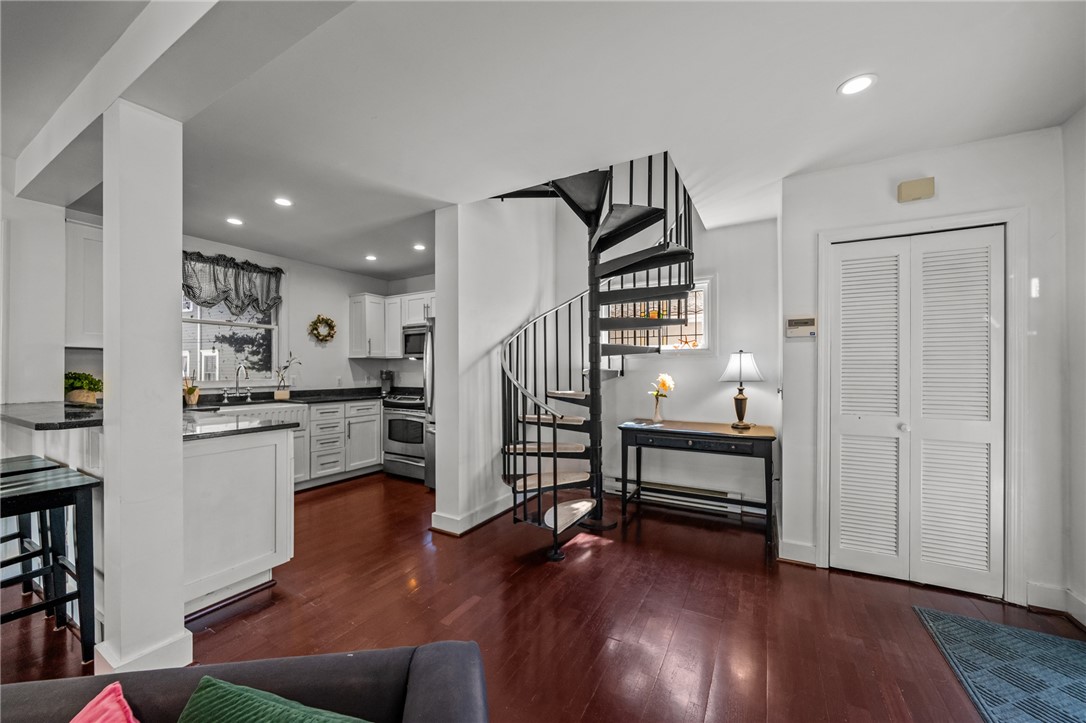 2 Lasalle Place