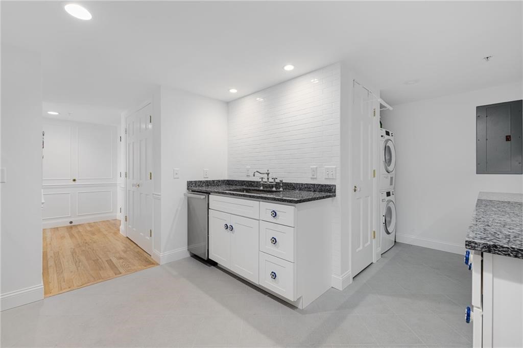 53 Conanicus Avenue 3A