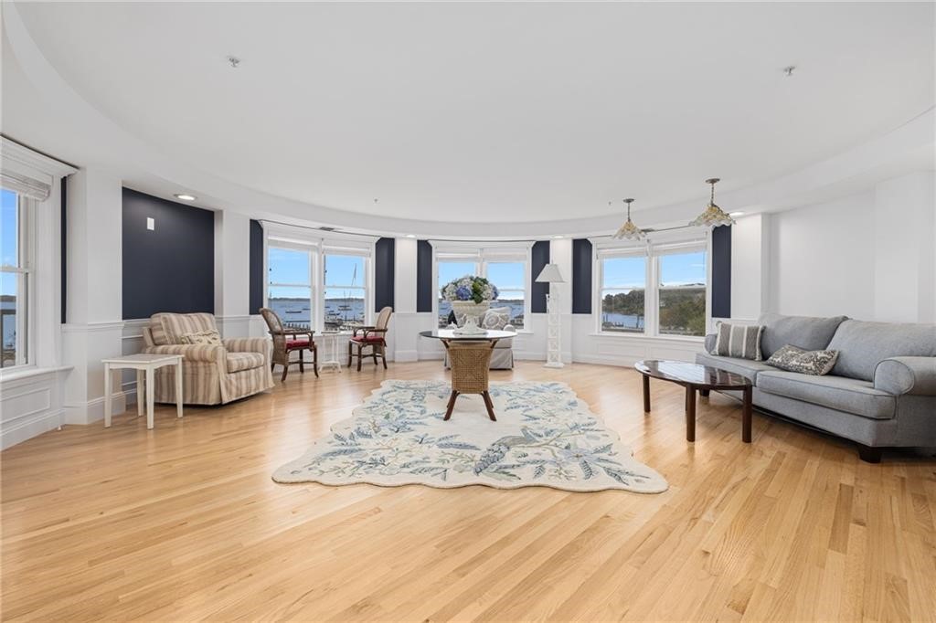 53 Conanicus Avenue 3A