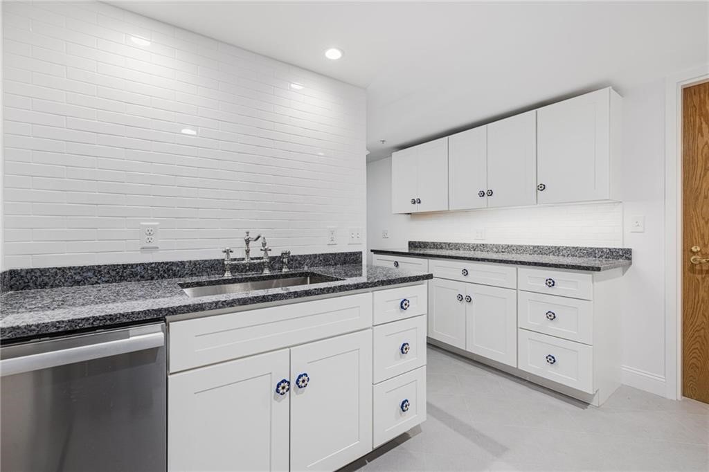 53 Conanicus Avenue 3A