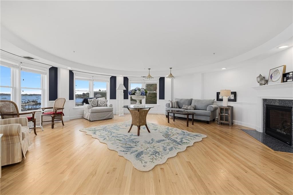 53 Conanicus Avenue 3A