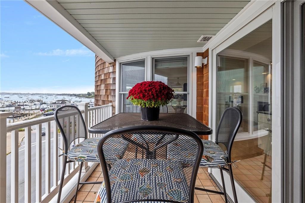 53 Conanicus Avenue 3A
