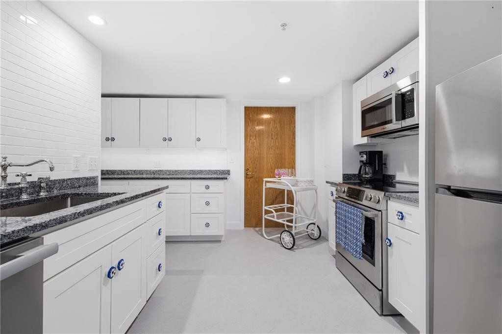 53 Conanicus Avenue 3A
