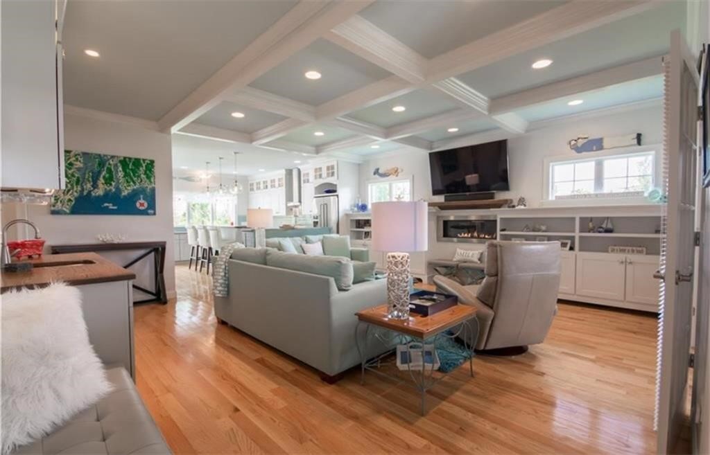 10 Julia Court