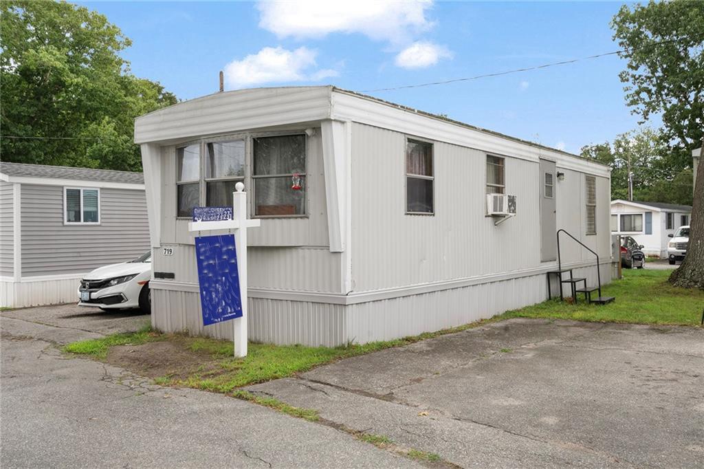 719 Forest Park