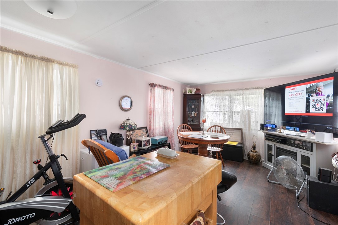 719 Forest Park
