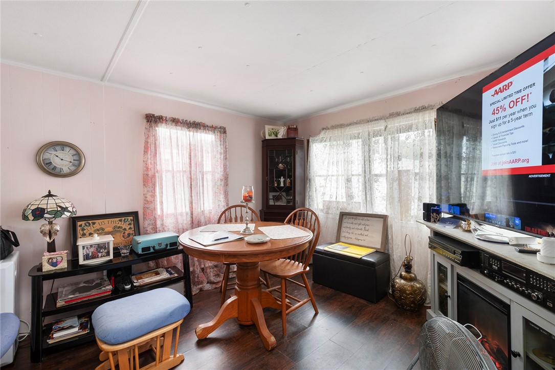 719 Forest Park