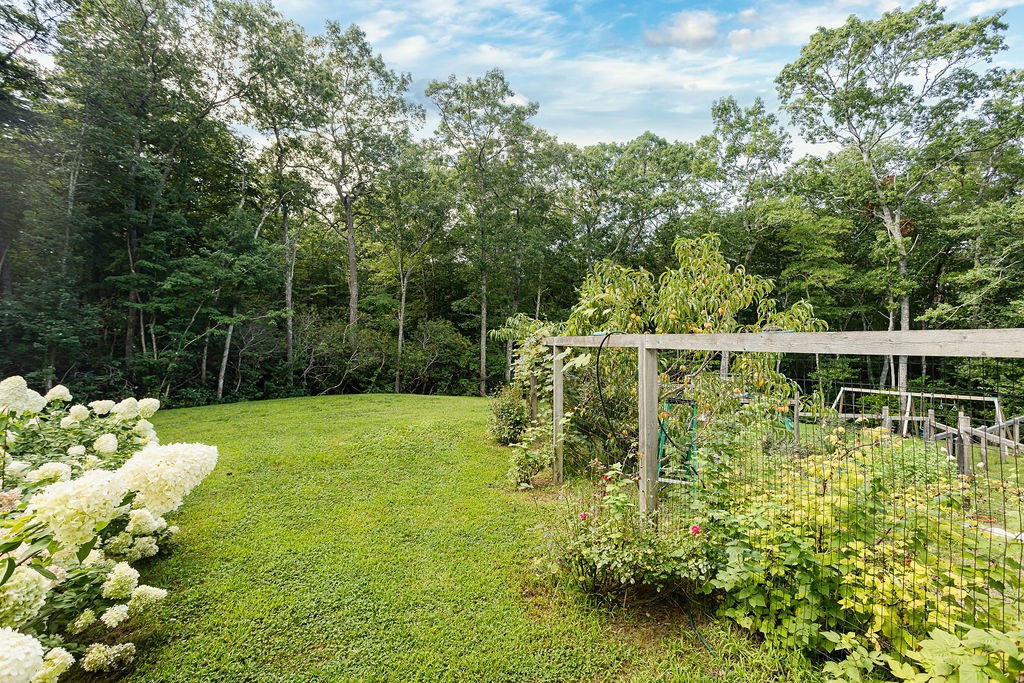 37 Amy Hart Path