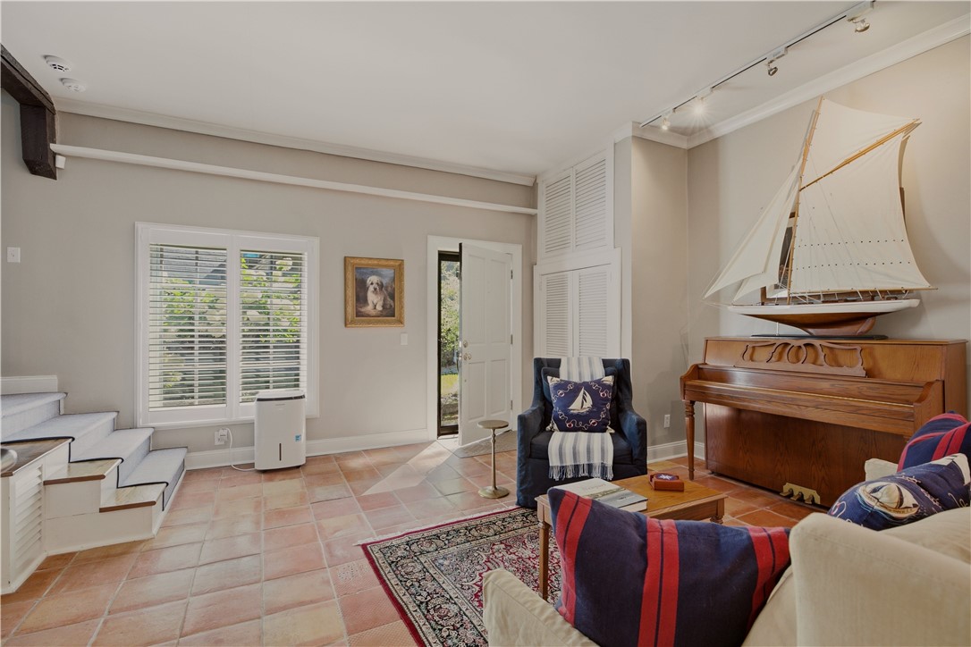 453 Bellevue Avenue CH