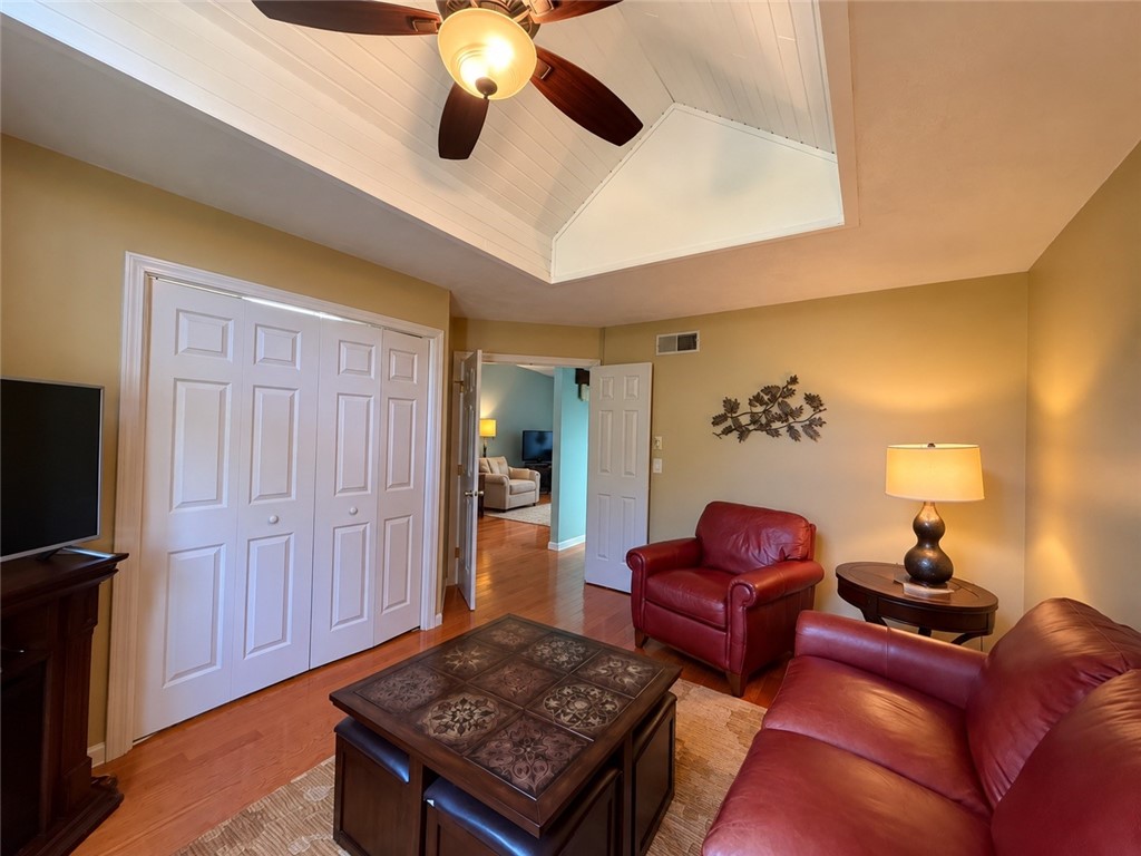 4 Shadowbrook Lane B