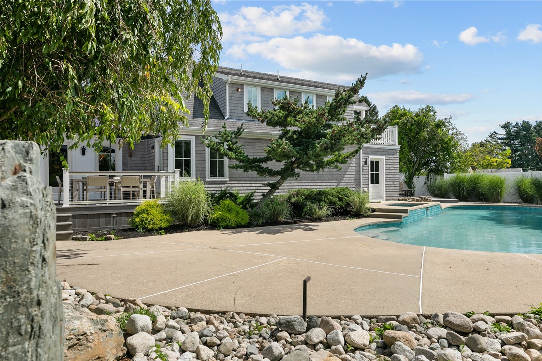 2040 East Main Road