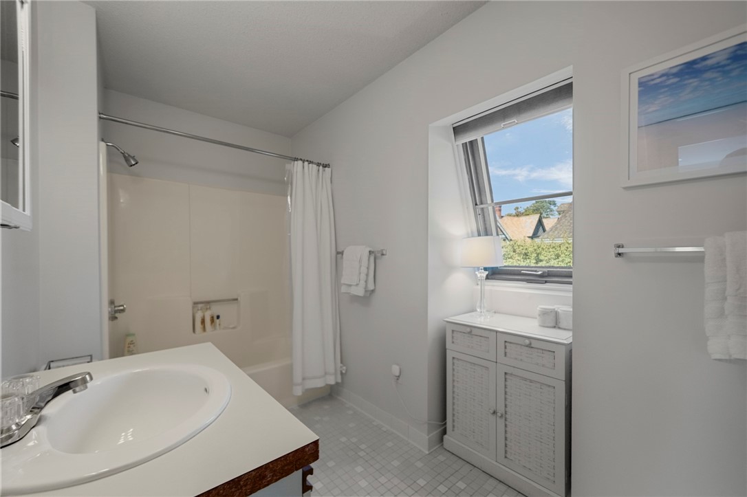 364 Bellevue Avenue D6