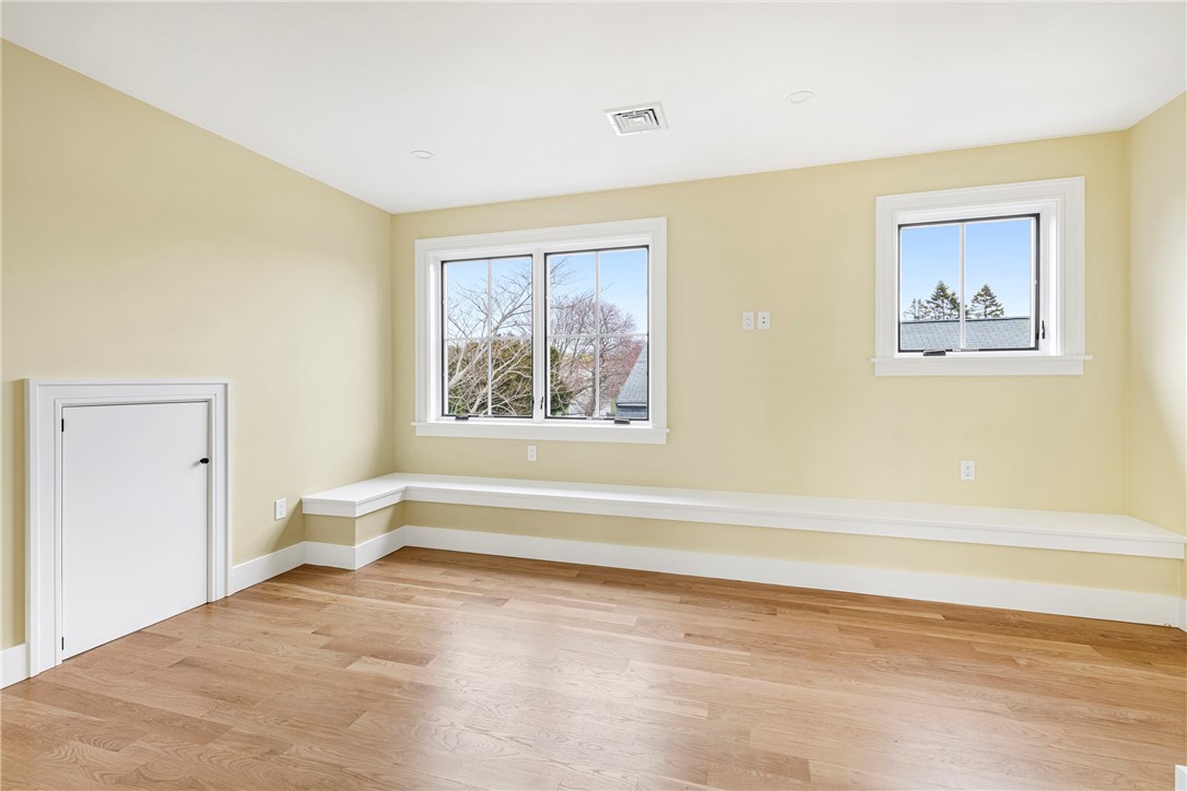 118 Newport Avenue