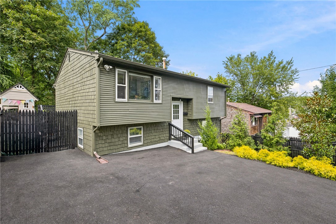 26 Traver Avenue