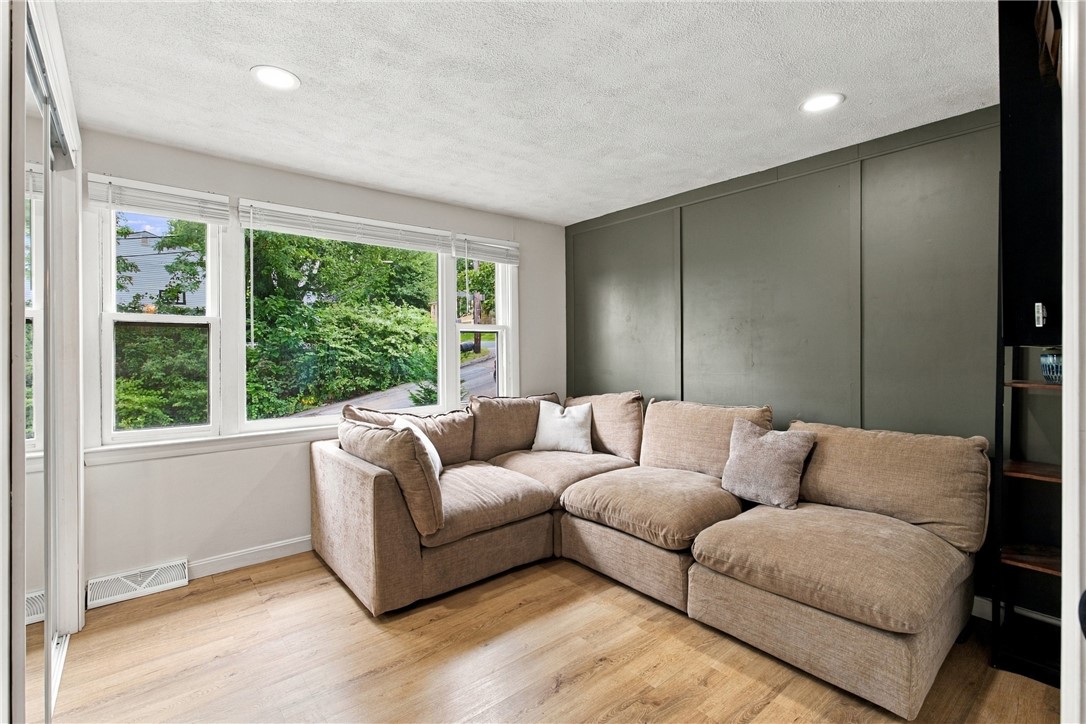 26 Traver Avenue