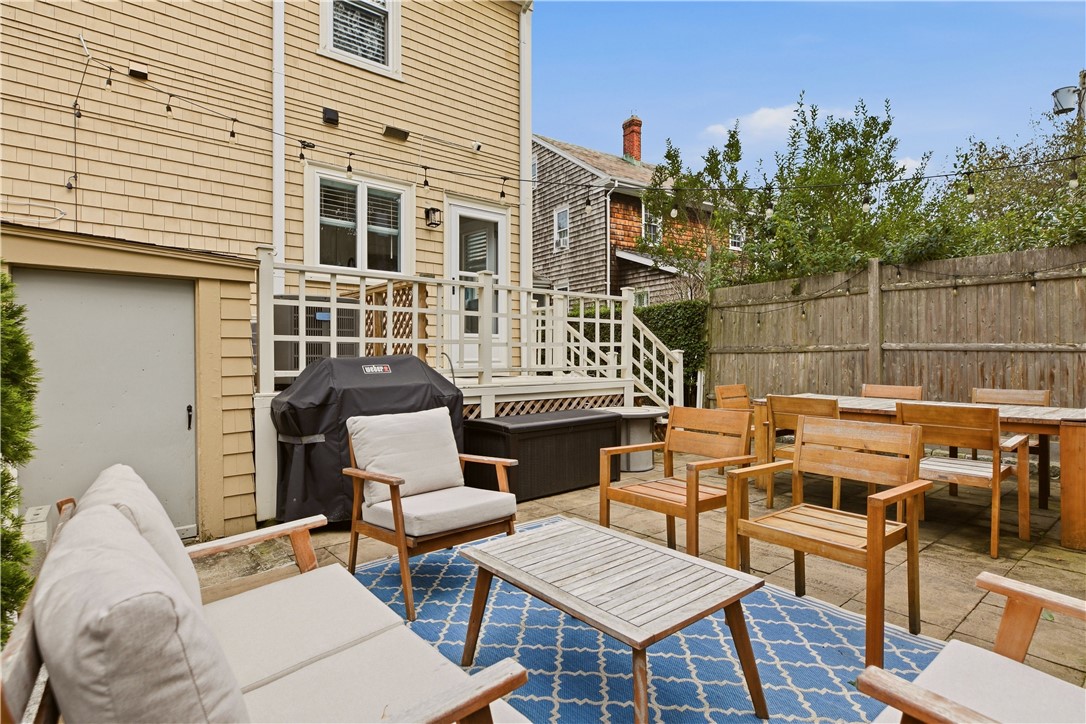 23 Pell Street