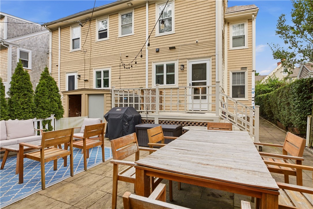 23 Pell Street