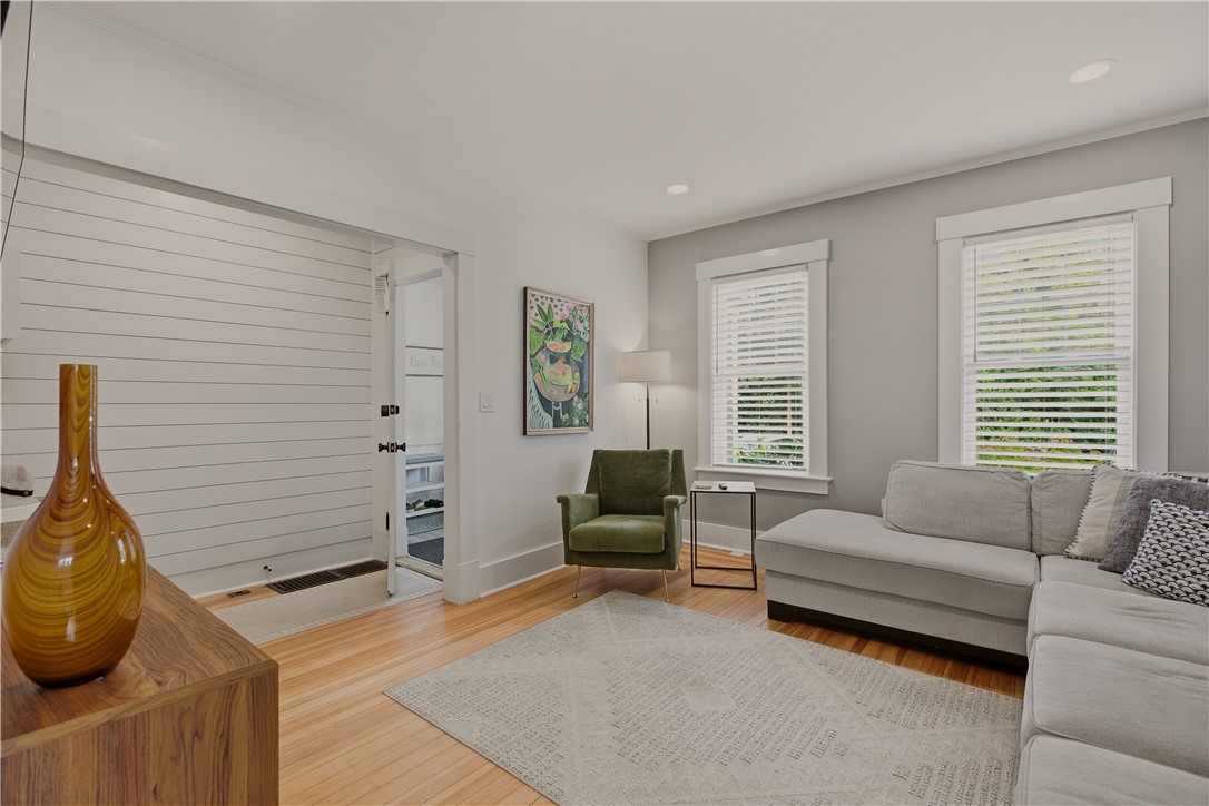 23 Pell Street