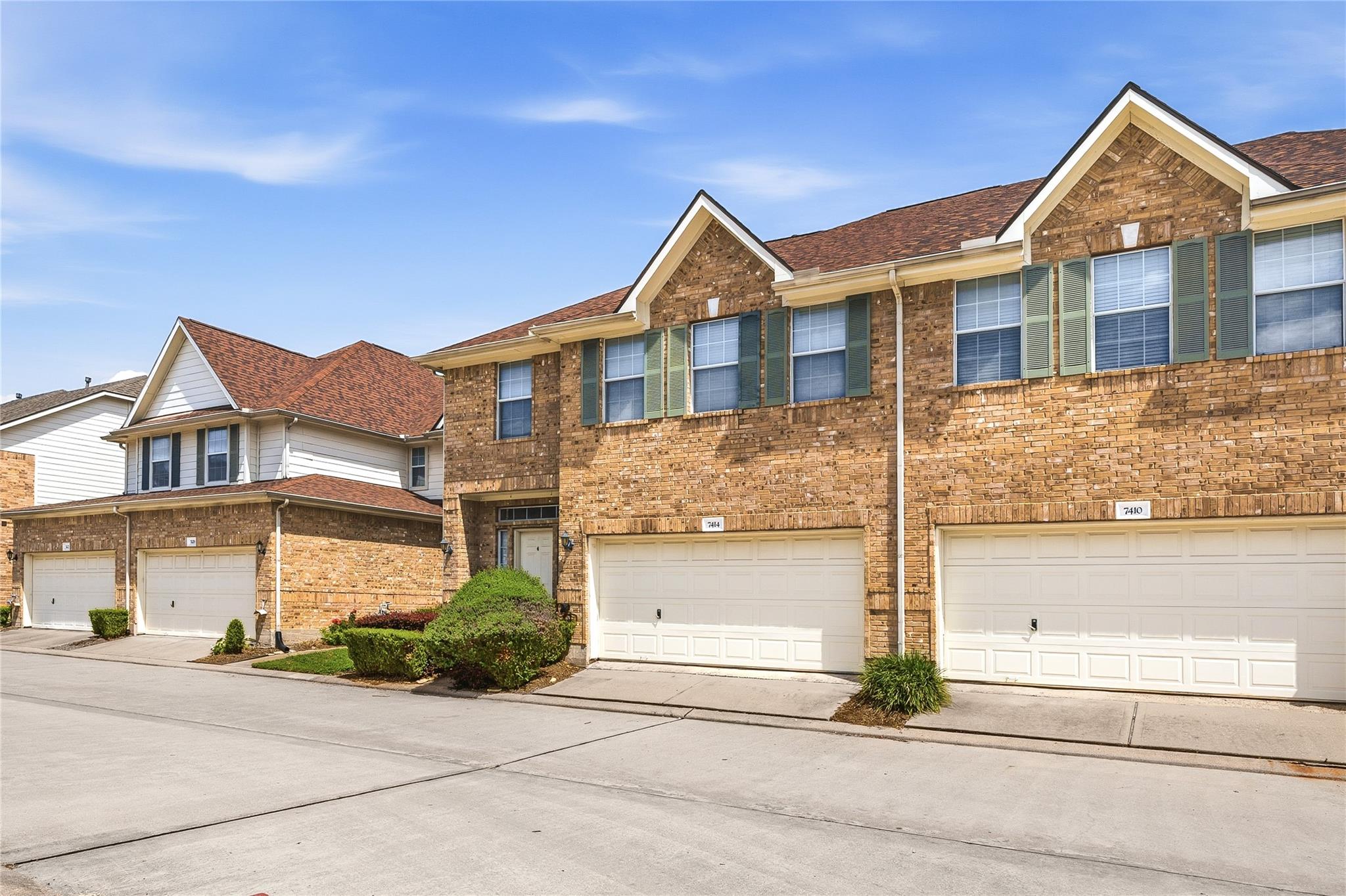 7414 Hollister Spring
