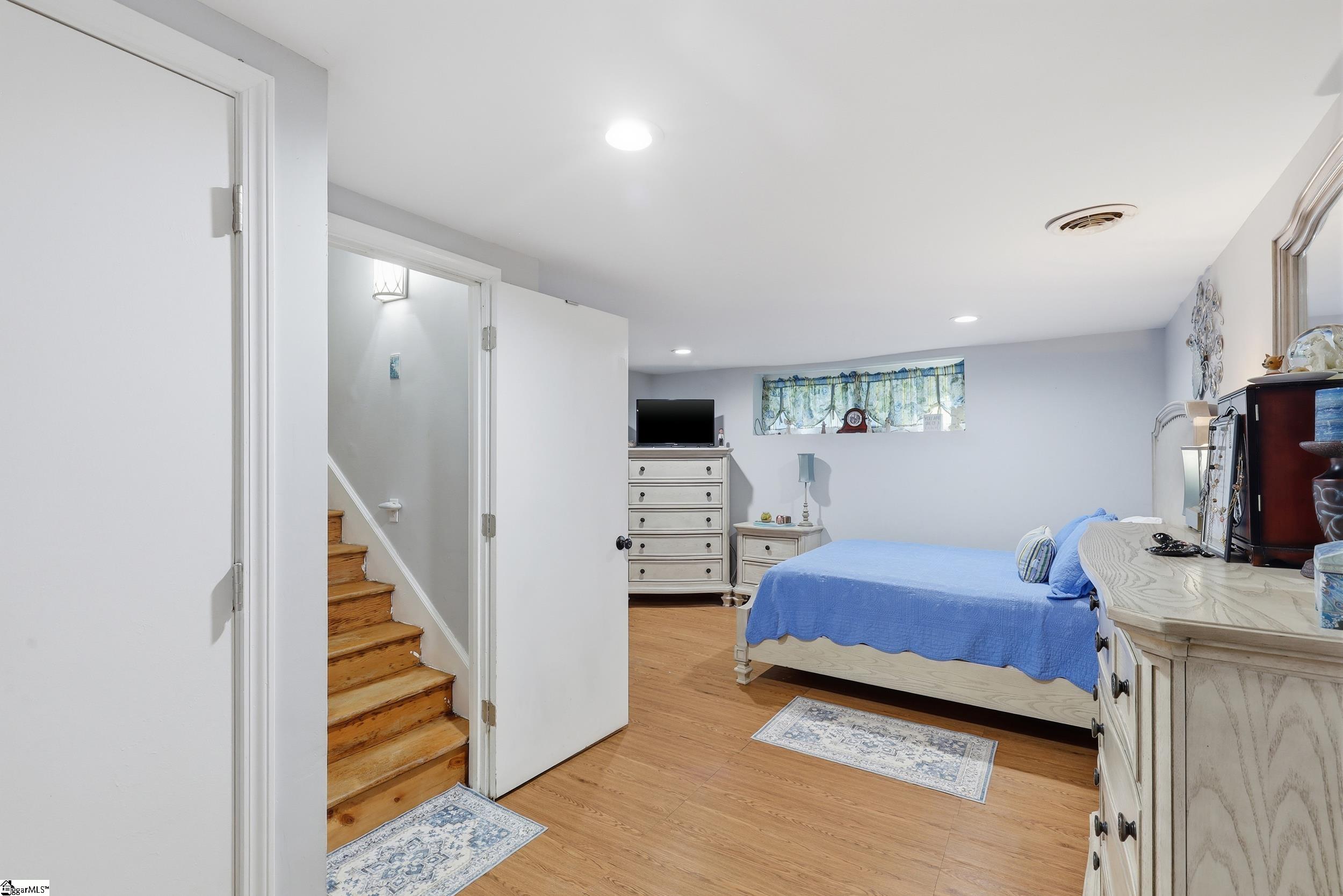 116 Lakeshore Drive