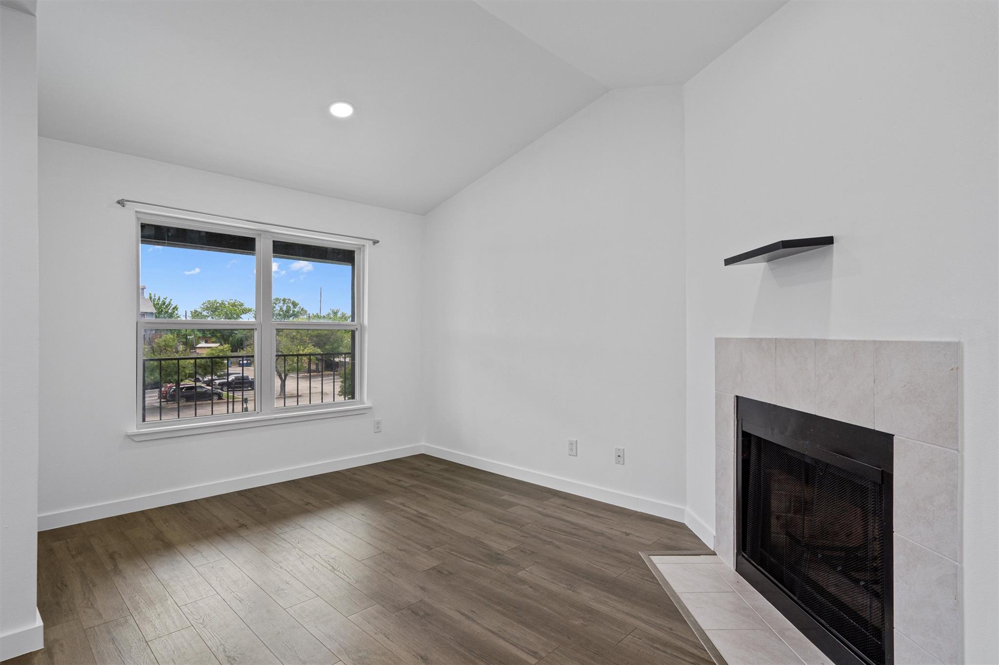 6409 Burns ST # 304