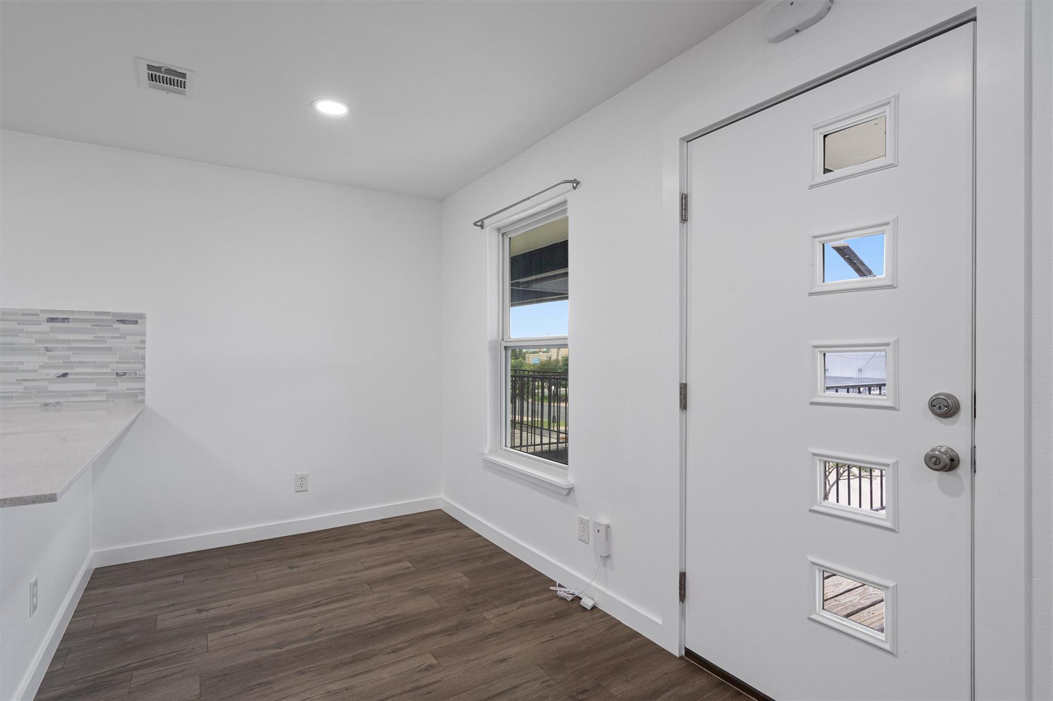 6409 Burns ST # 304