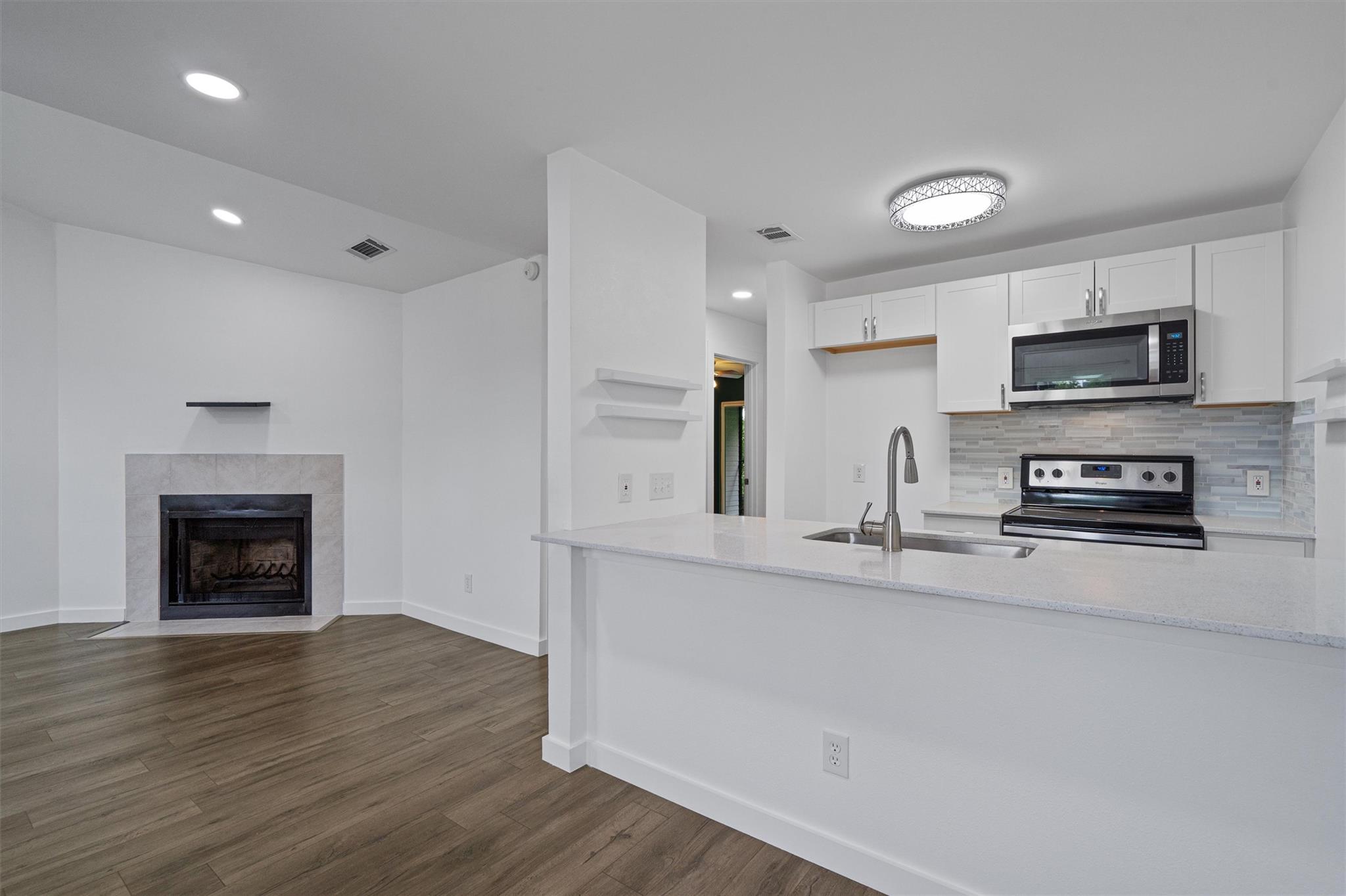 6409 Burns ST # 304