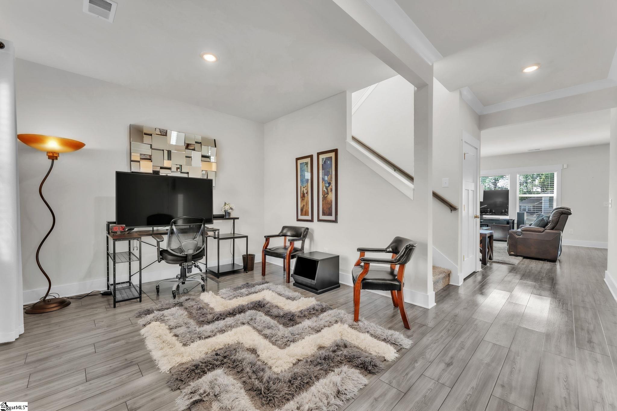 328 Roderick Lane