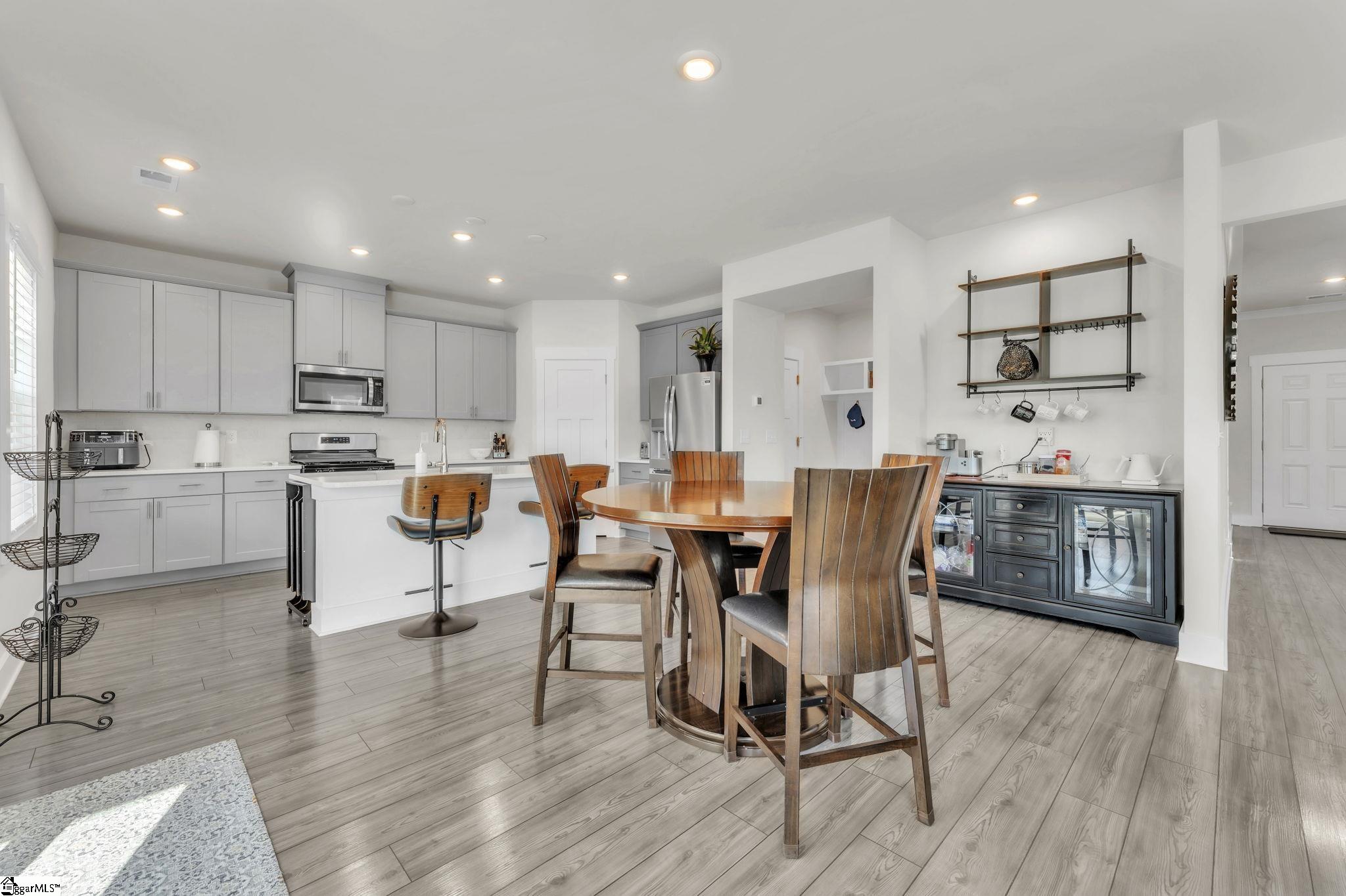 328 Roderick Lane