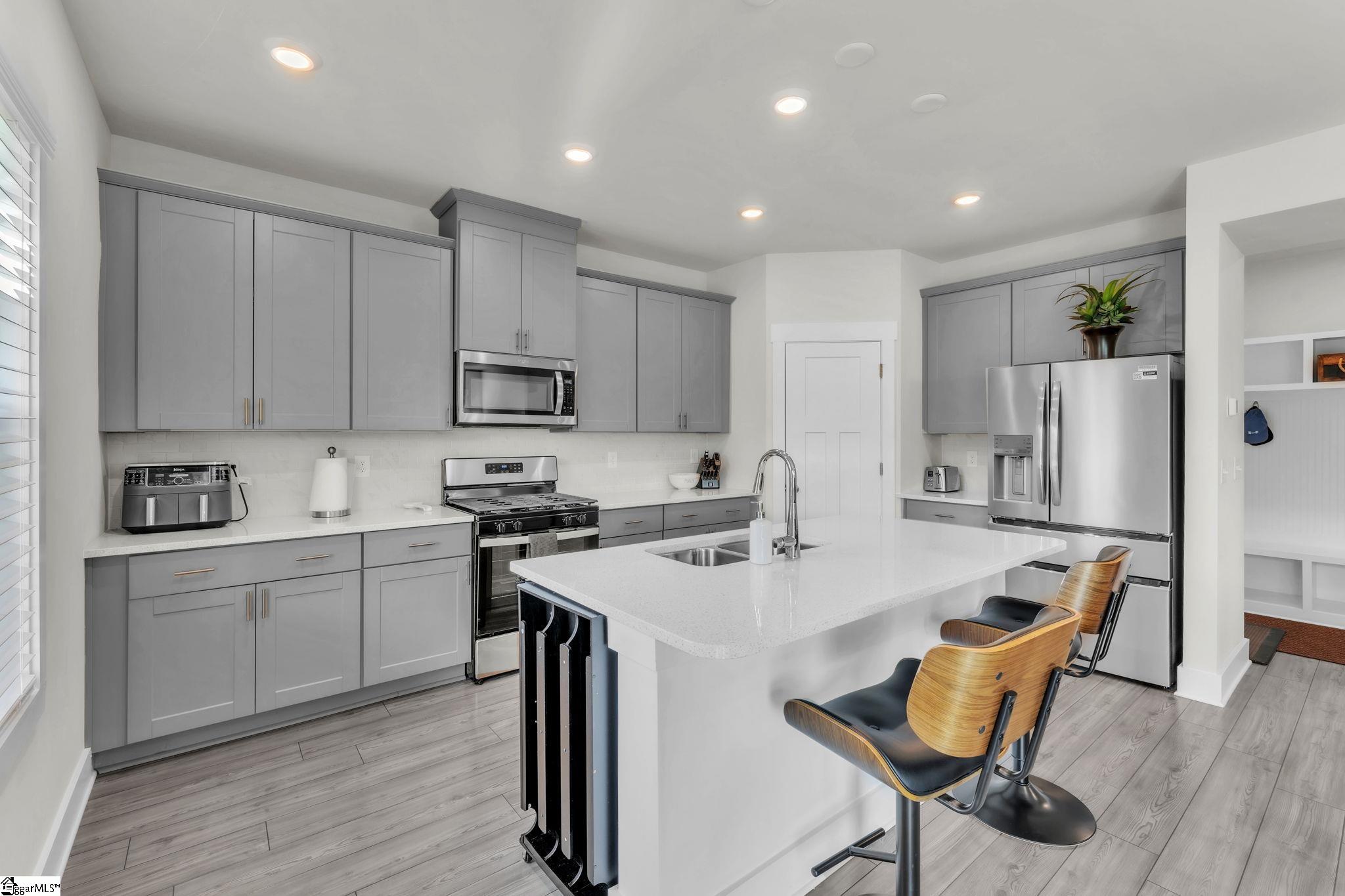 328 Roderick Lane