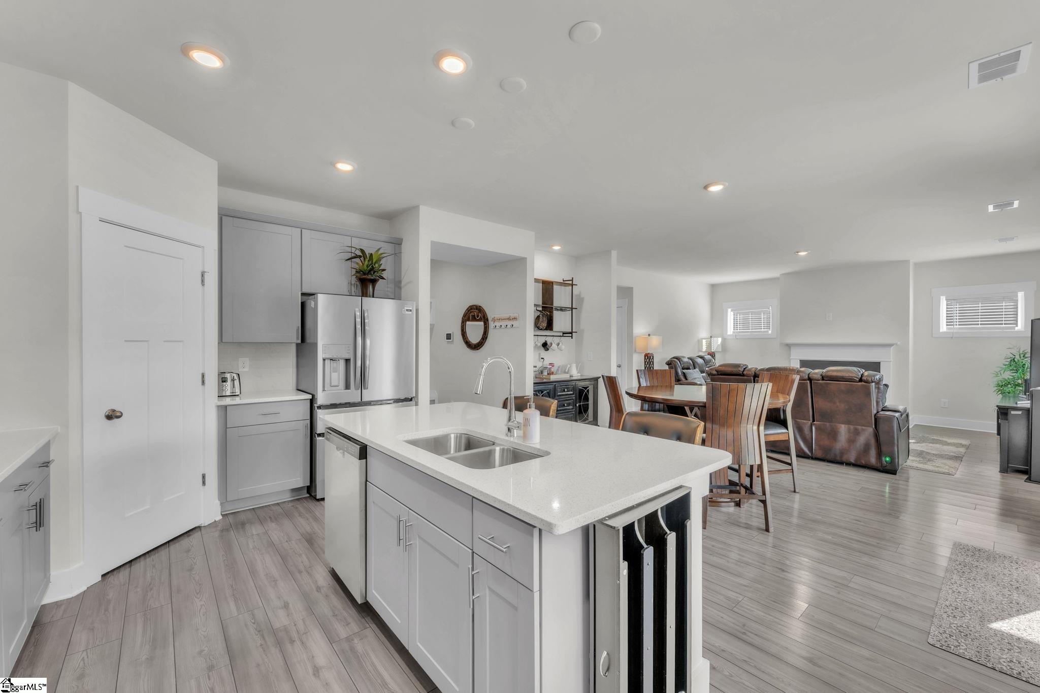 328 Roderick Lane