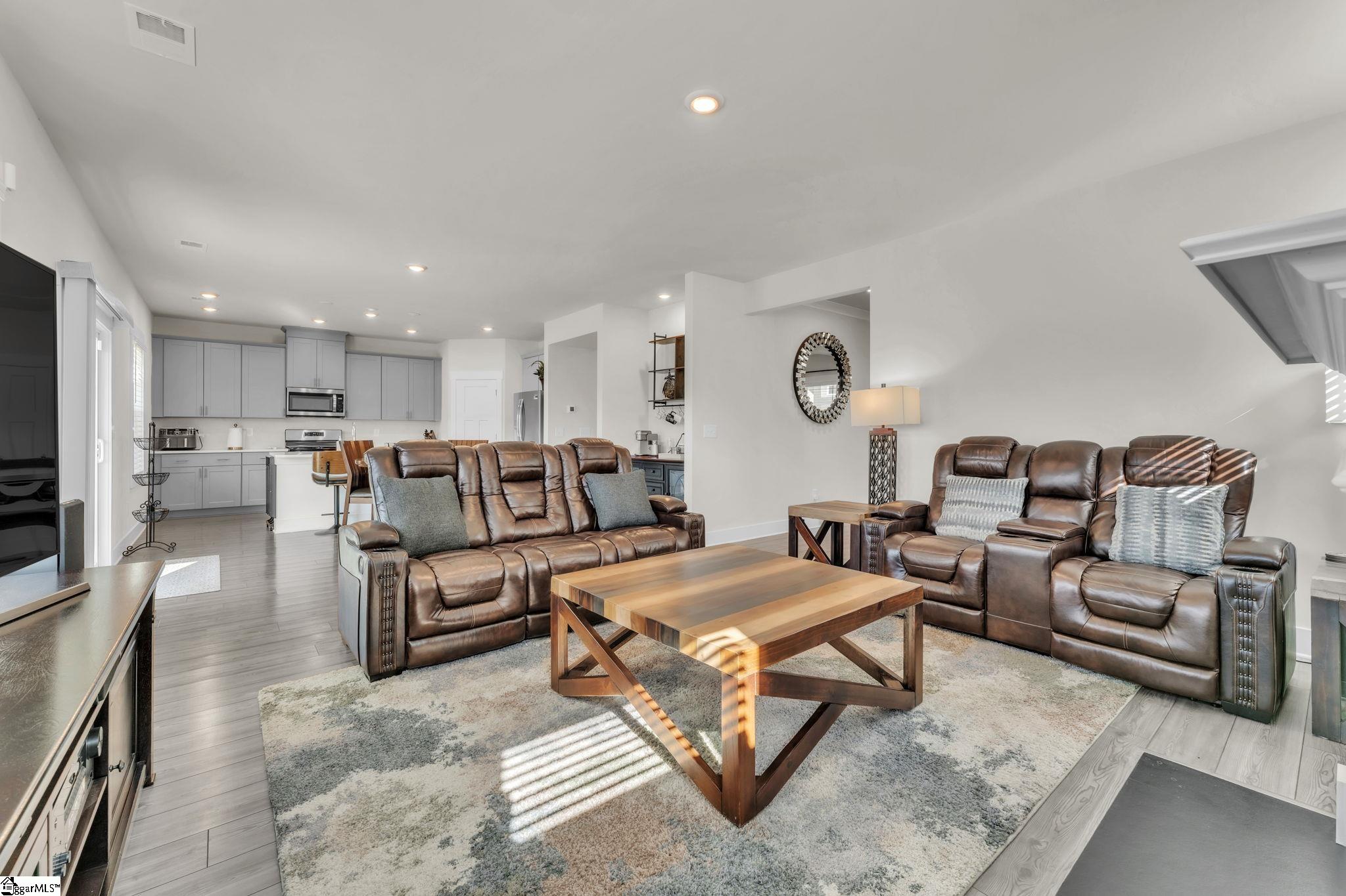 328 Roderick Lane