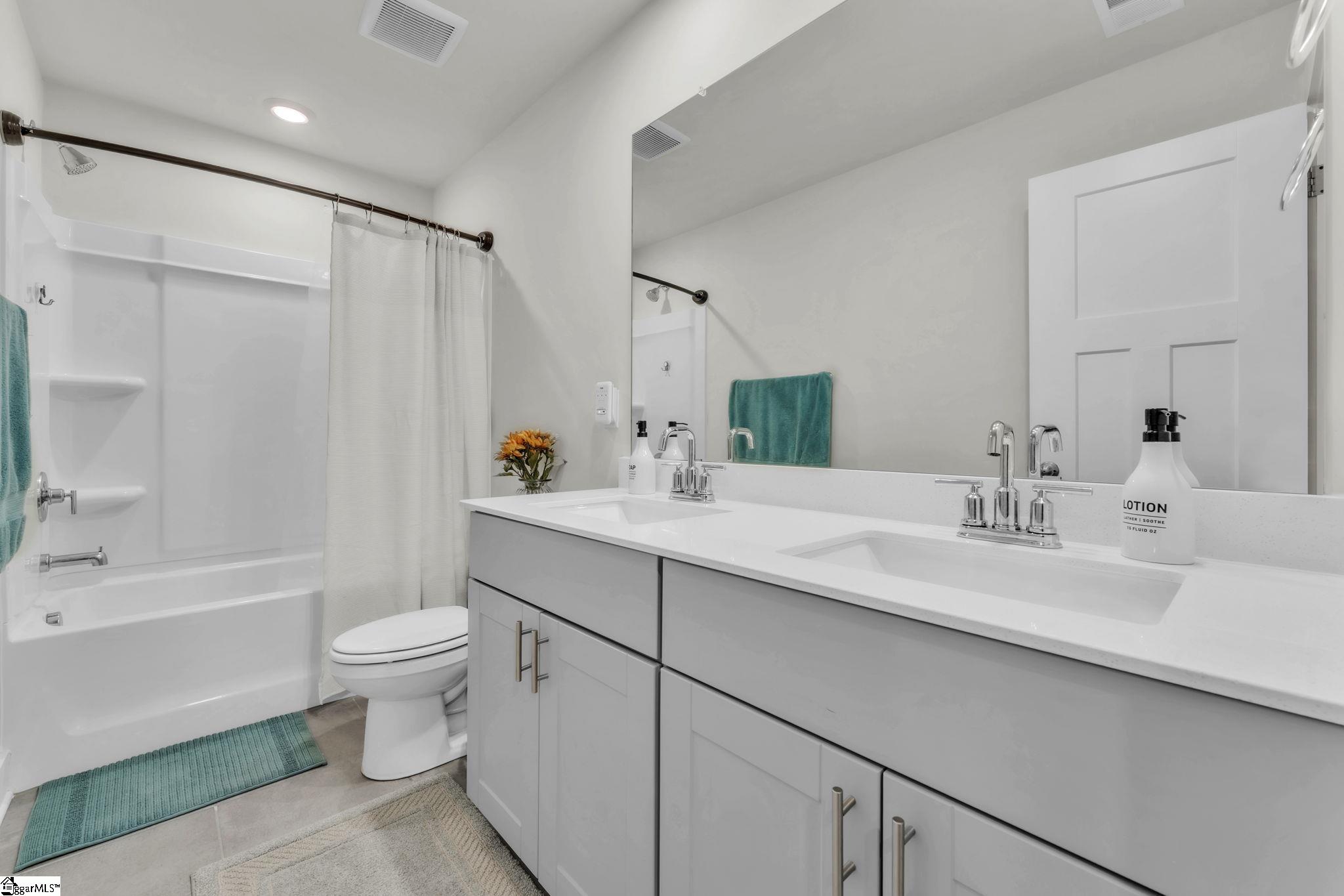 328 Roderick Lane