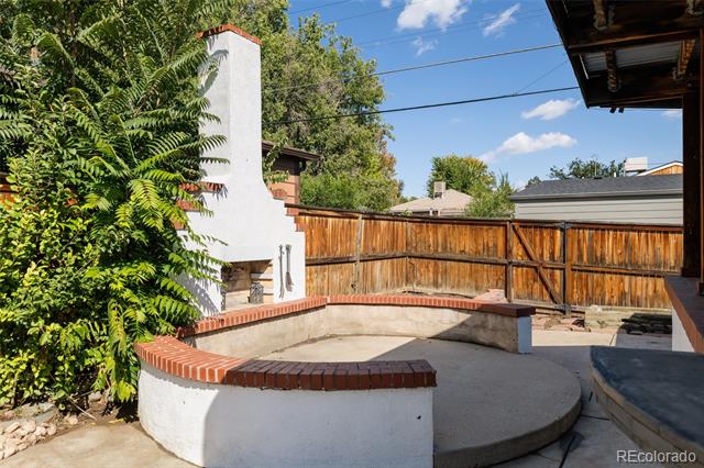 1200 Dahlia Street