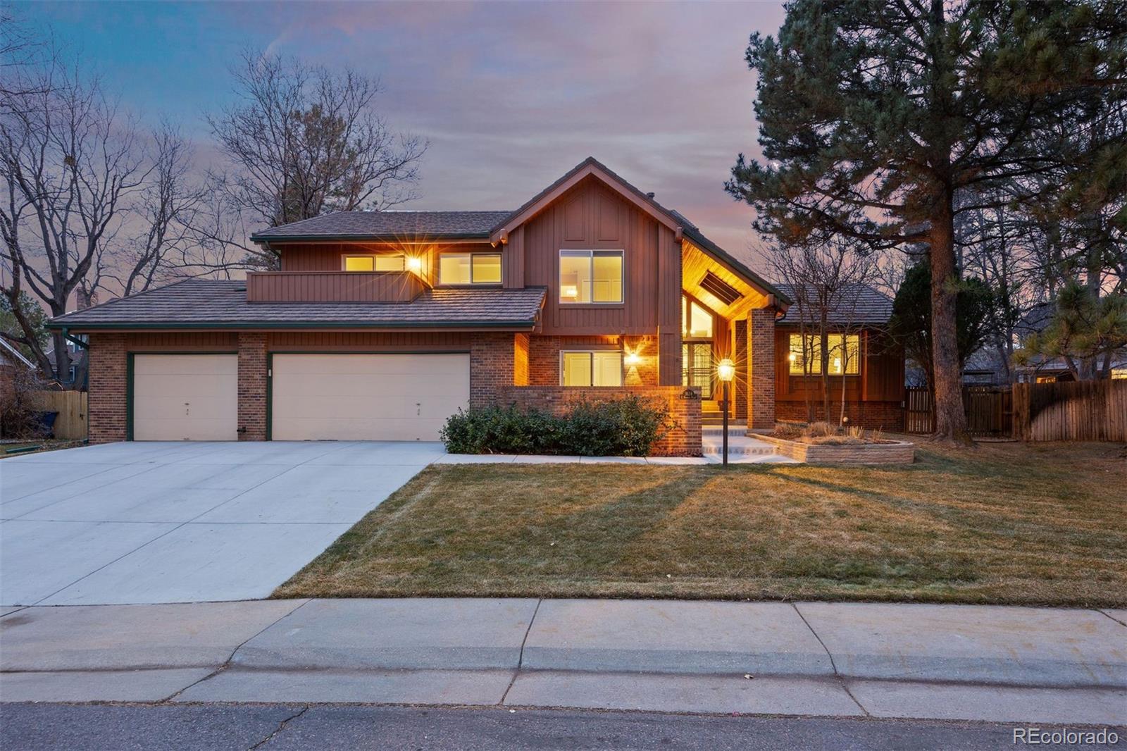 3124 E Hinsdale Place