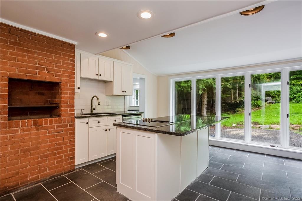 11 West Chestnut Hill Road