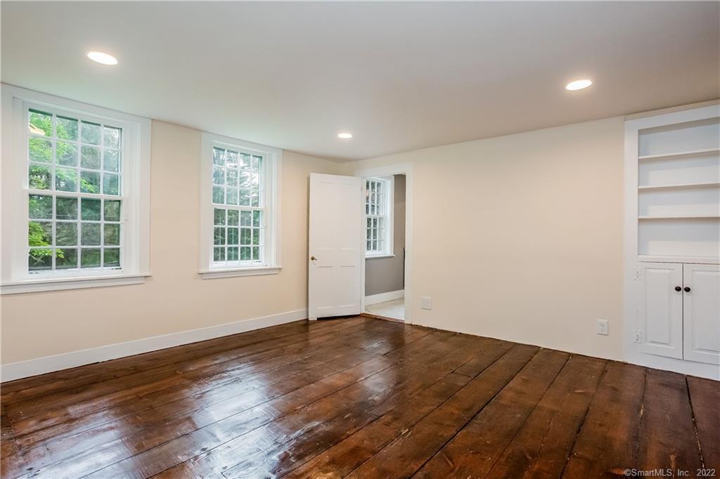 11 West Chestnut Hill Road