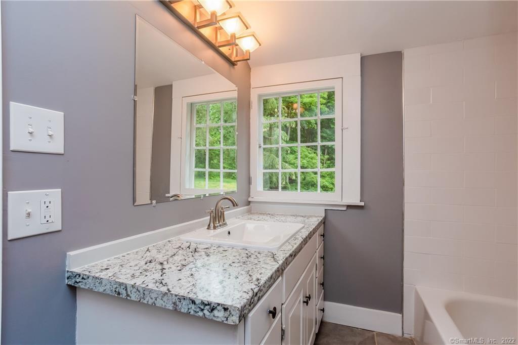 11 West Chestnut Hill Road