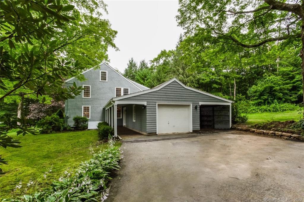 11 West Chestnut Hill Road