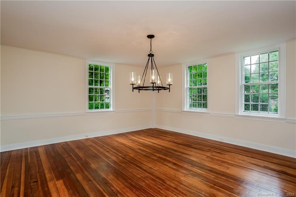 11 West Chestnut Hill Road