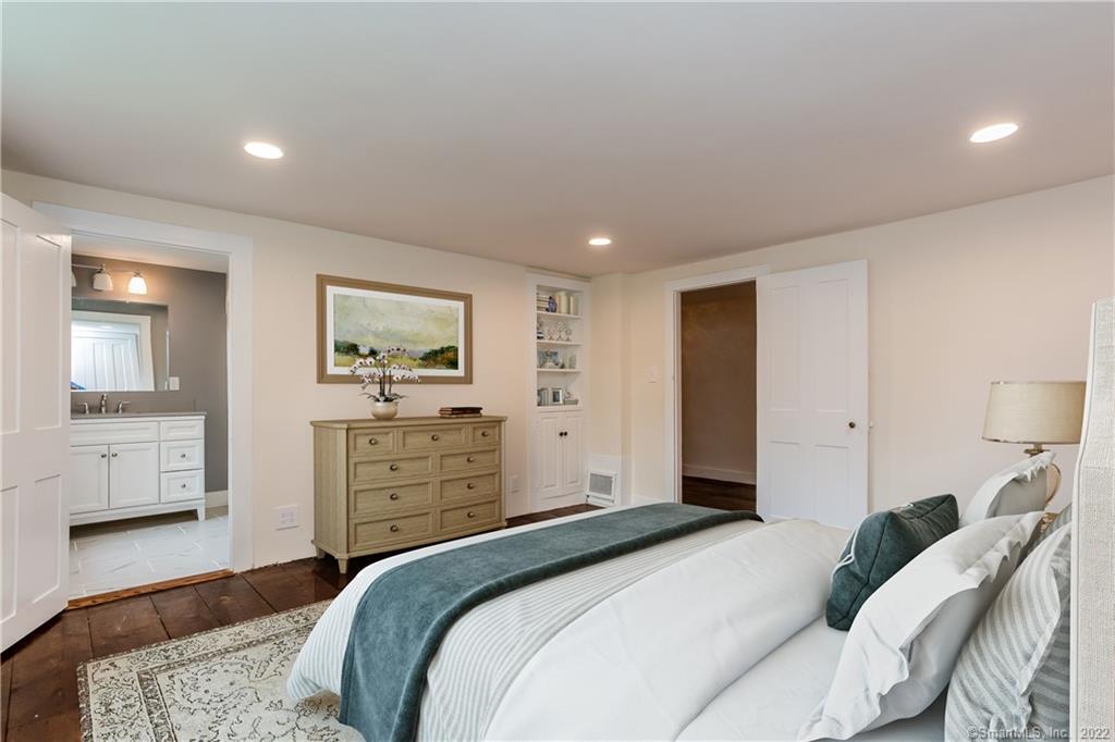 11 West Chestnut Hill Road